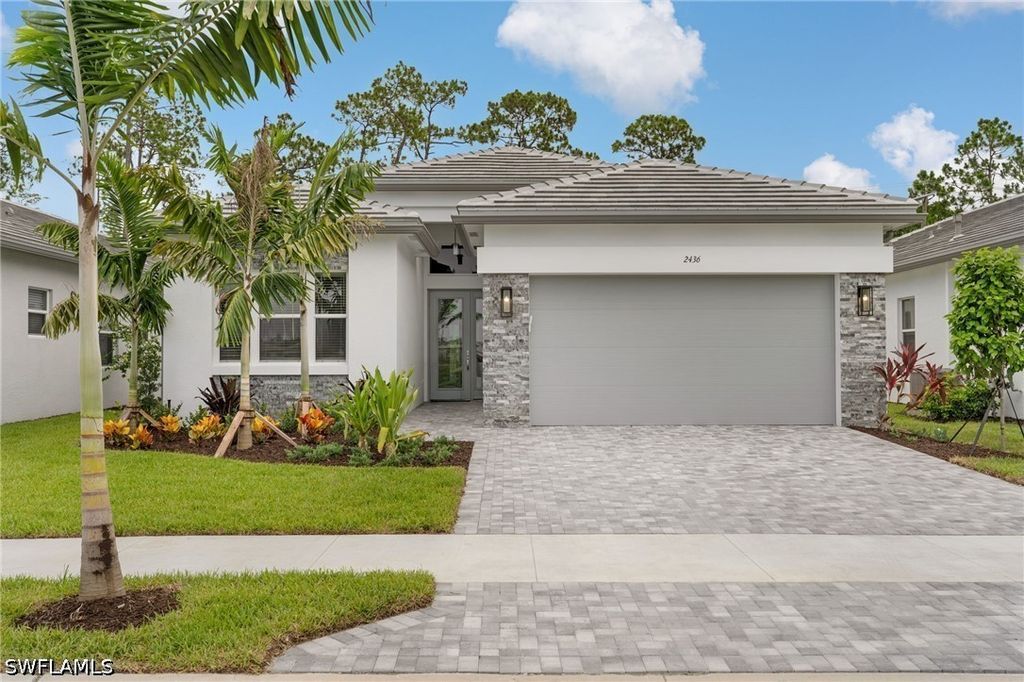 2436 Cambridge Way, Naples