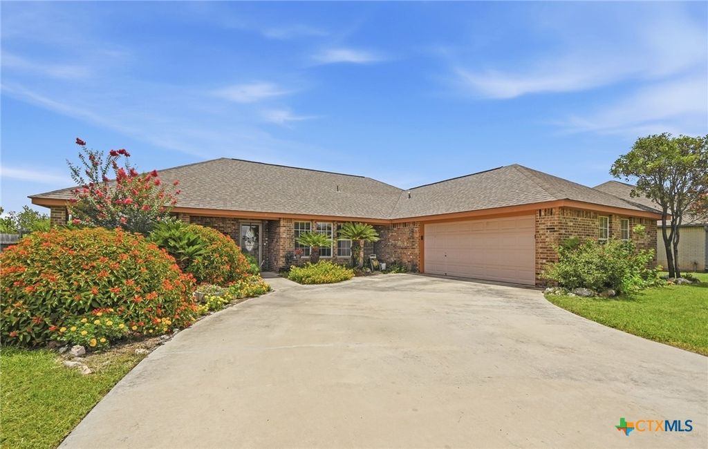 145 Castlewood Drive, Seguin