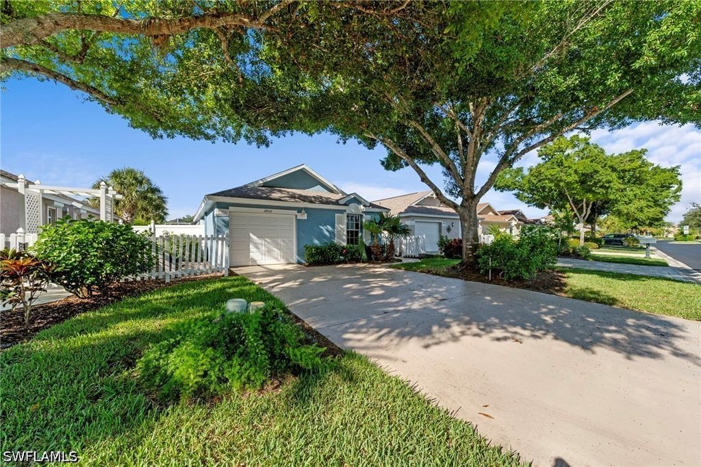 14932 Sterling Oaks Dr, Naples