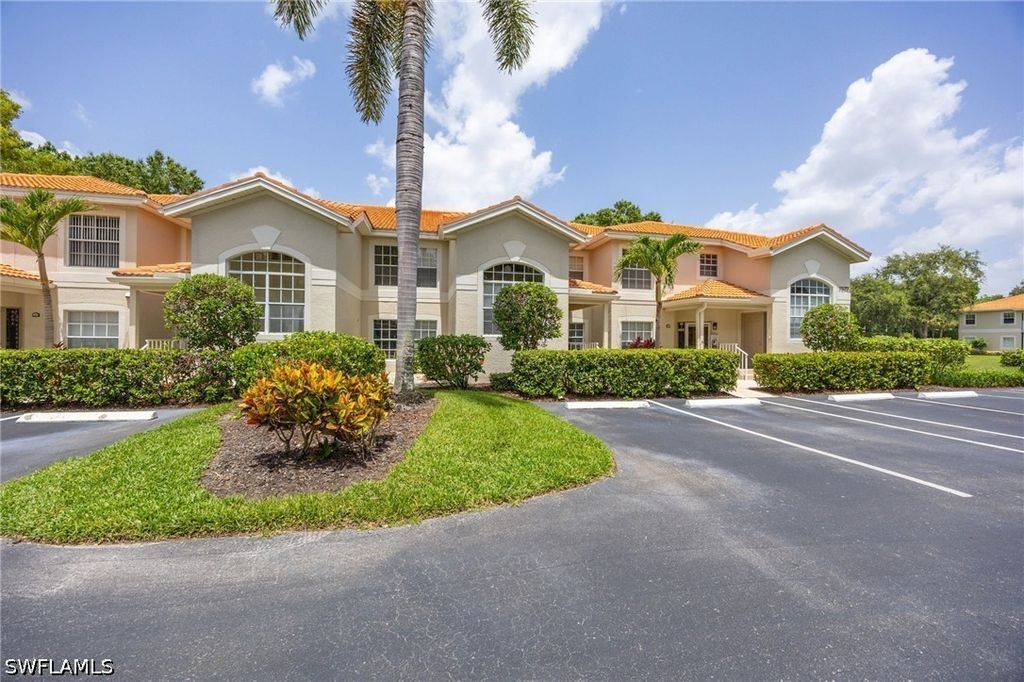 7577 Silver Trumpet Ln 103, Naples