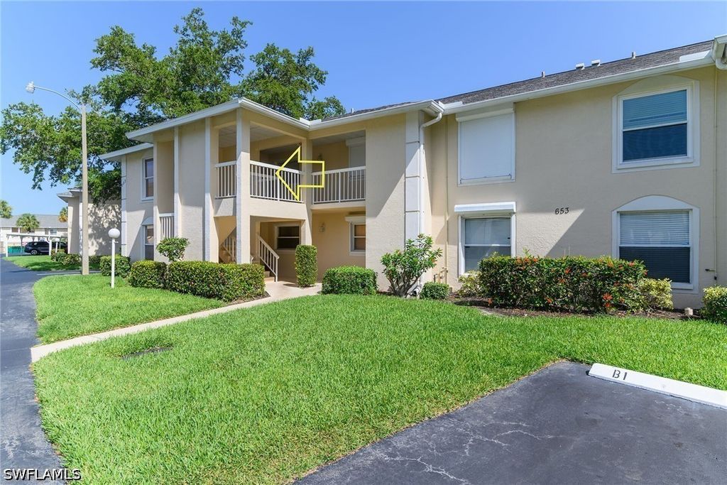 653 Squire Cir 201, Naples