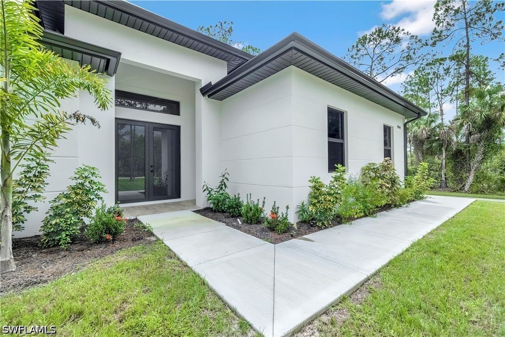 2946 18th Ave Ne, Naples