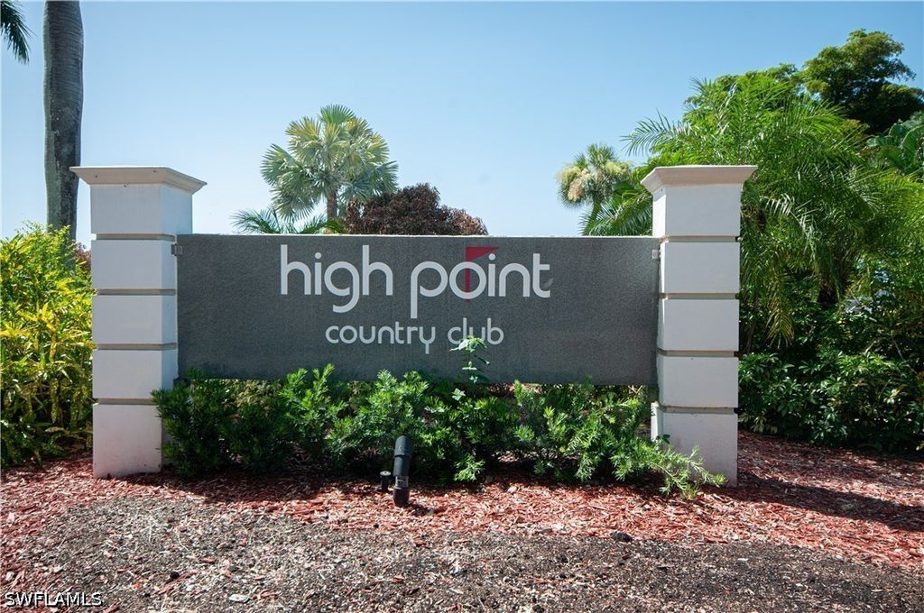 21 High Point Cir E 305, Naples