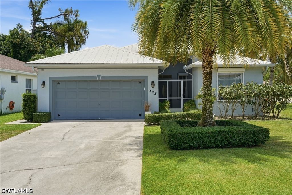 295 Stanhope Cir, Naples