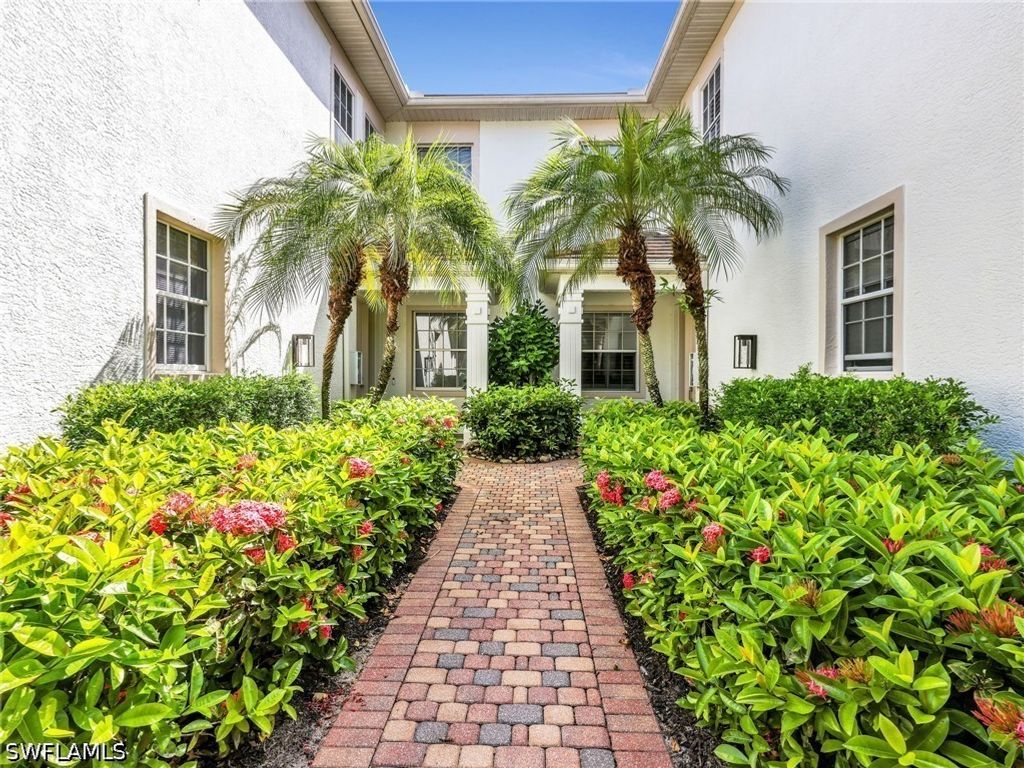 4758 Stratford Ct 1302, Naples