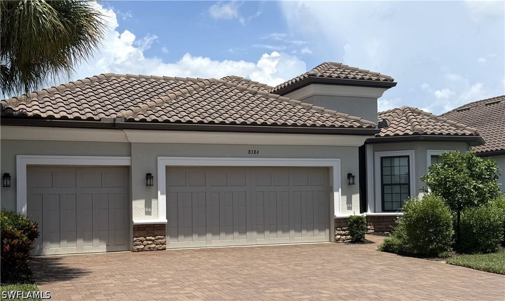 8386 Viale Cir, Naples