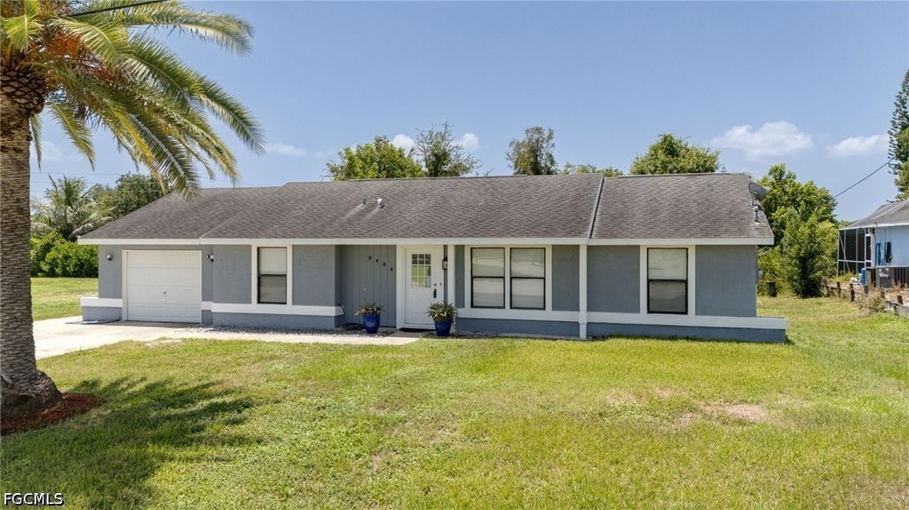 8484 Cypress Dr N, FORT MYERS