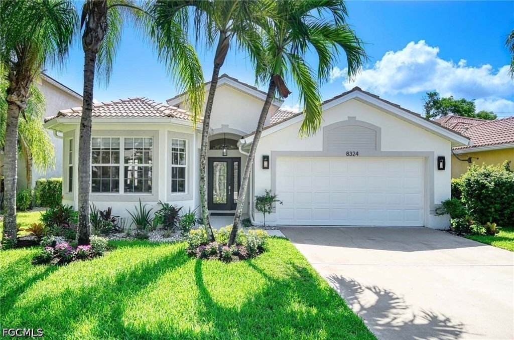 8324 Laurel Lakes Blvd, Naples