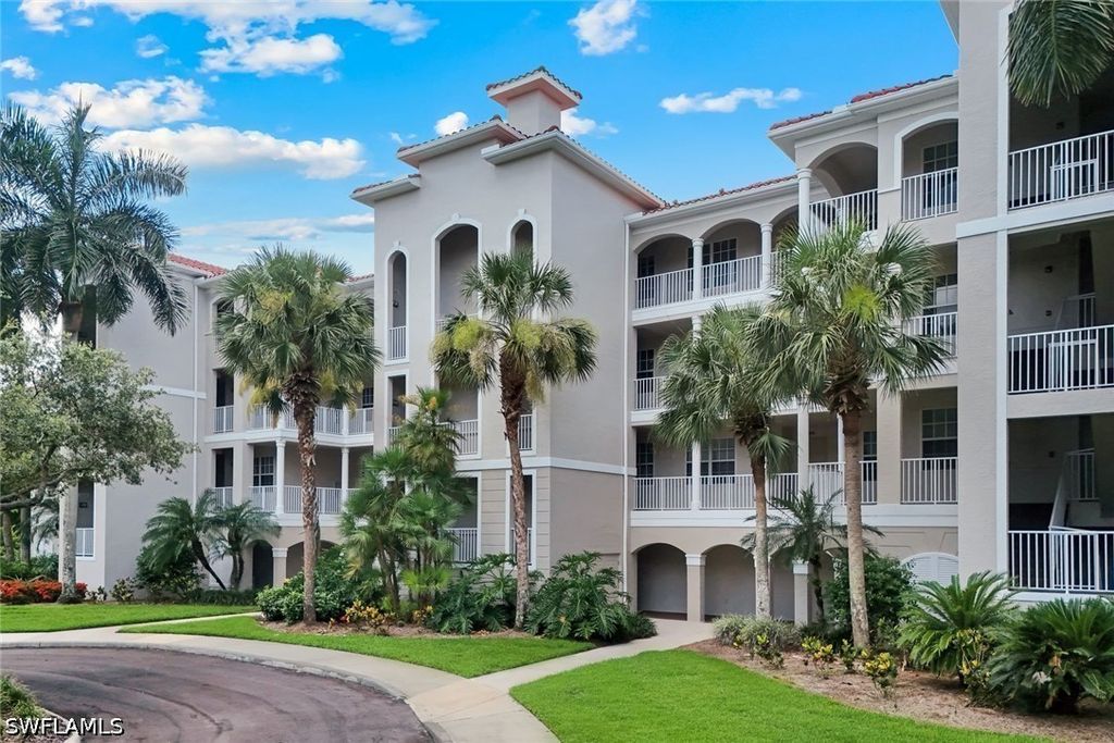 4864 Hampshire Ct 203, Naples