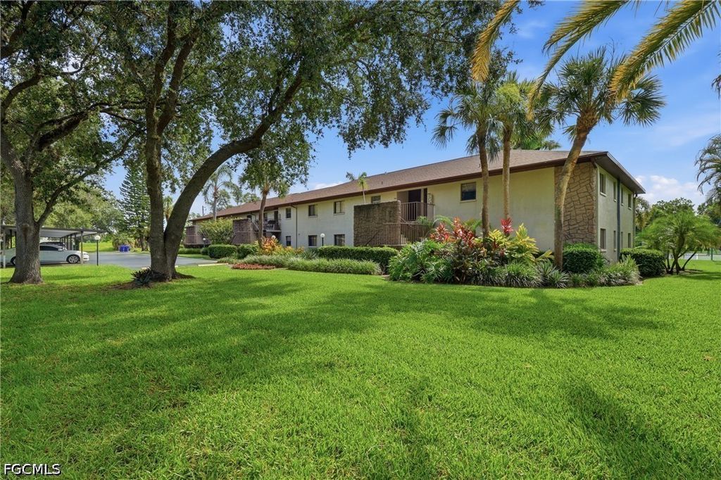 10 Beth Stacey Blvd 206, Lehigh Acres