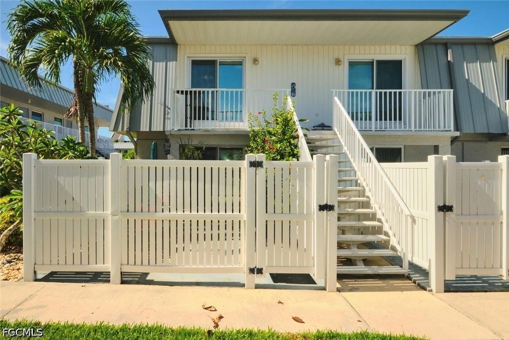 6777 Winkler Rd 142, FORT MYERS