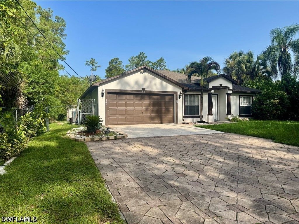 461 1st St Nw, Naples