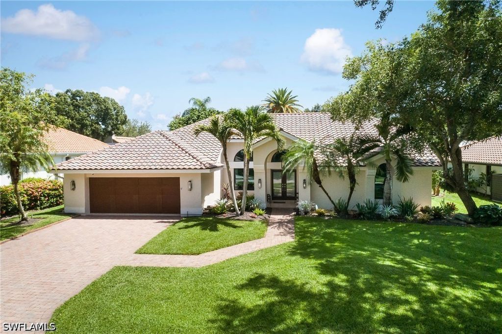 196 Monterey Dr, Naples