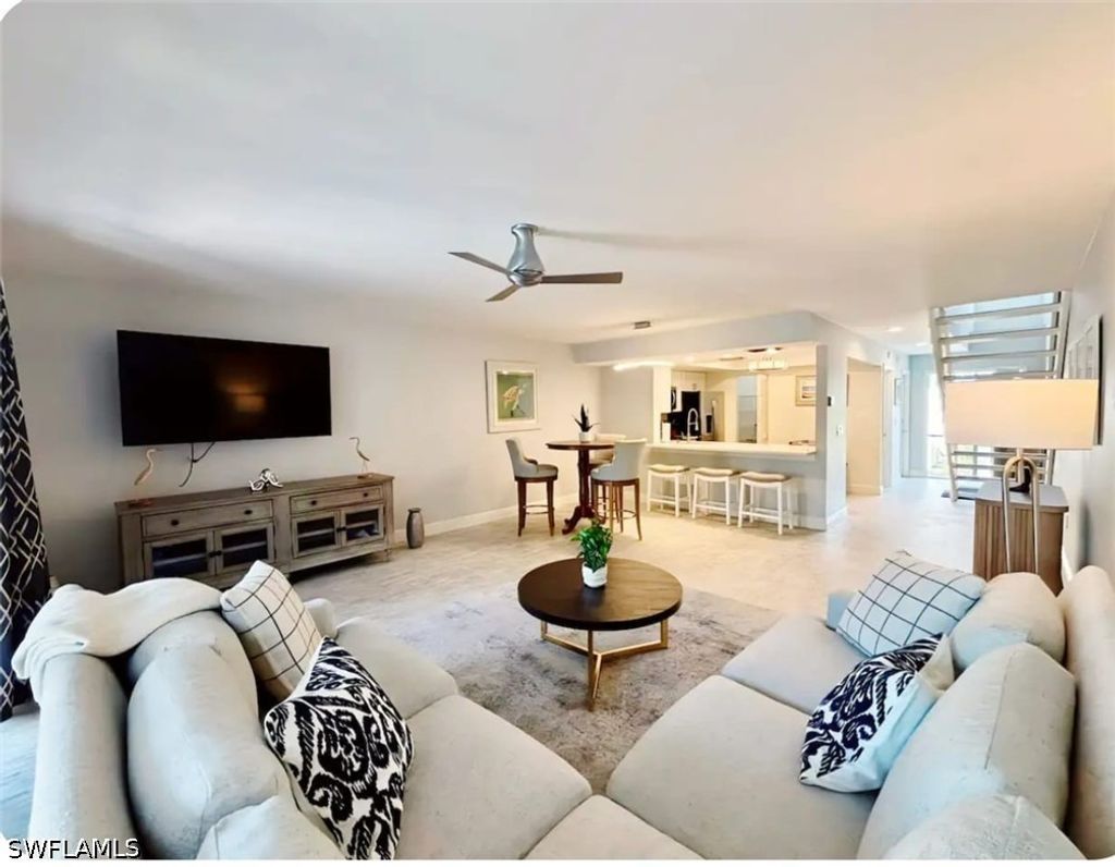 800 Meadowland Dr N, NAPLES