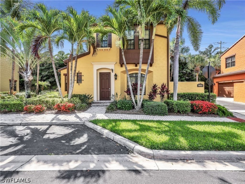 9012 Alturas St 2601, Naples