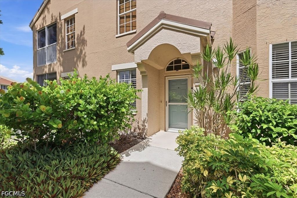 9361 Alamander Ct 401, FORT MYERS