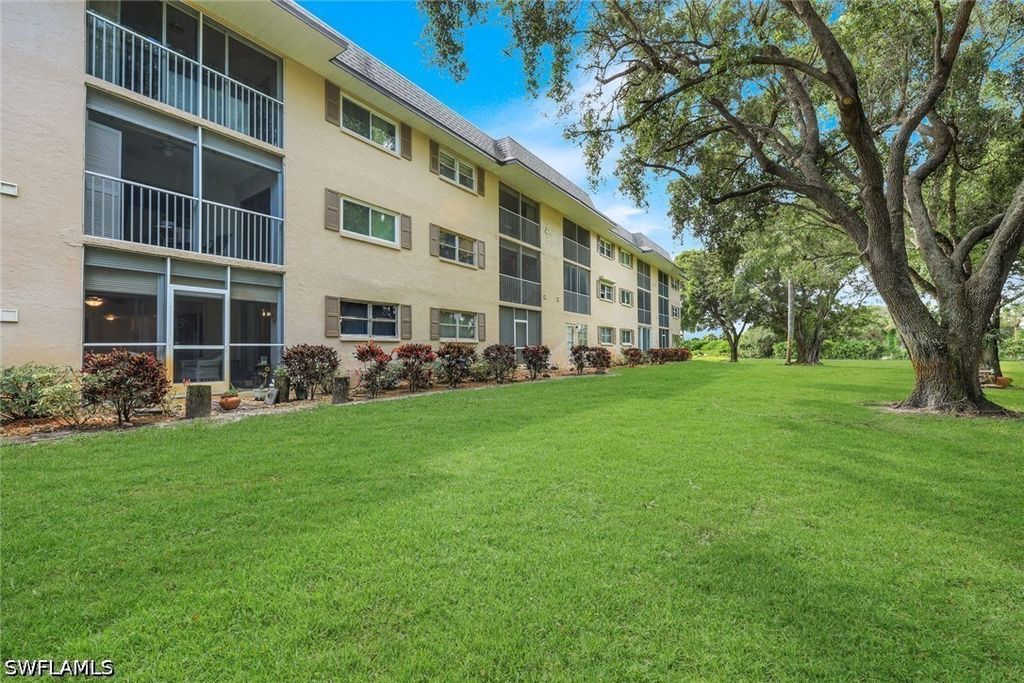 5419 Rattlesnake Hamm Rd 105f, Naples