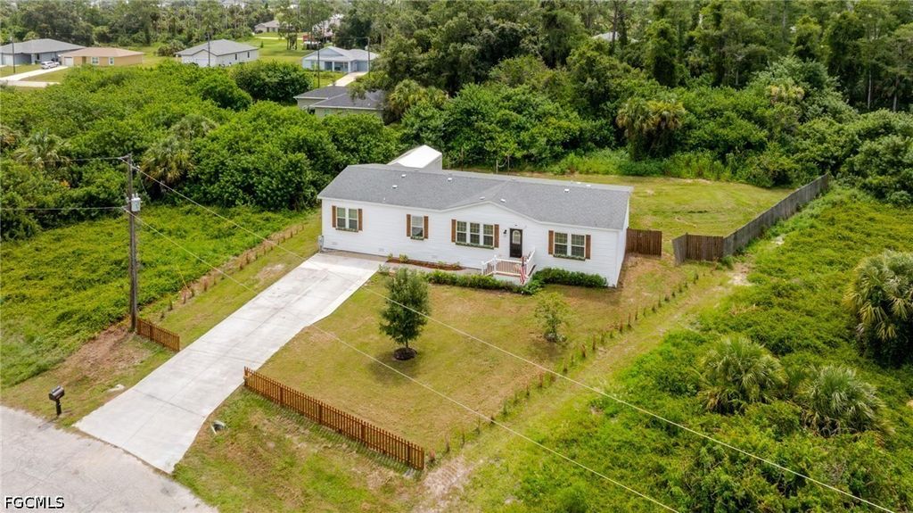 3005 Mignon Cir, LABELLE