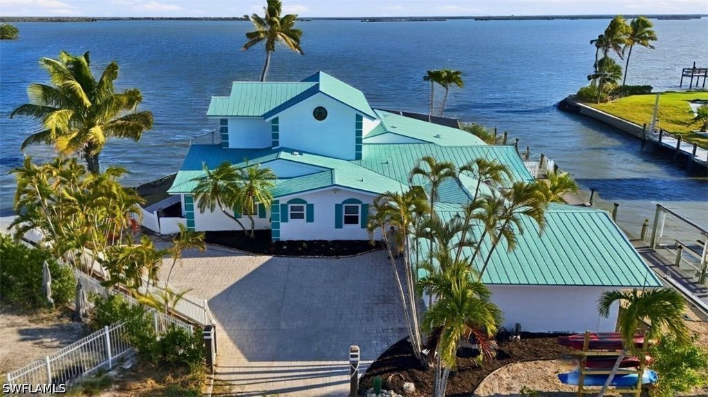 266 Curlew St, Fort Myers Beach