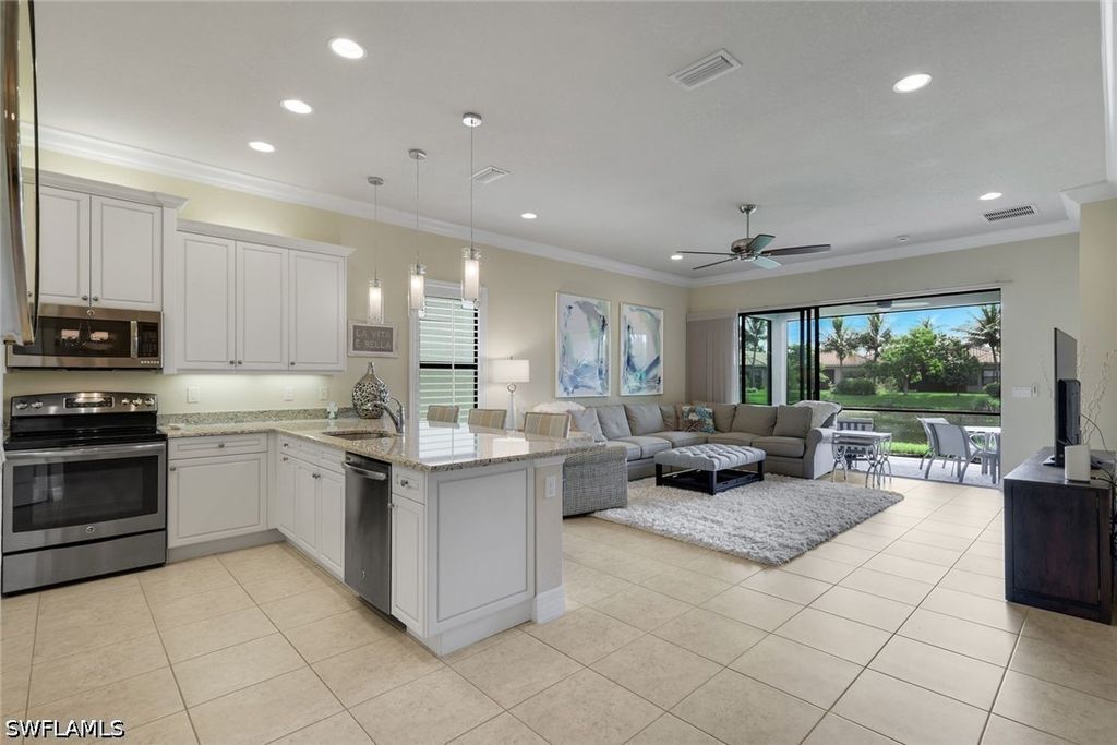13556 Coronado Dr, Naples