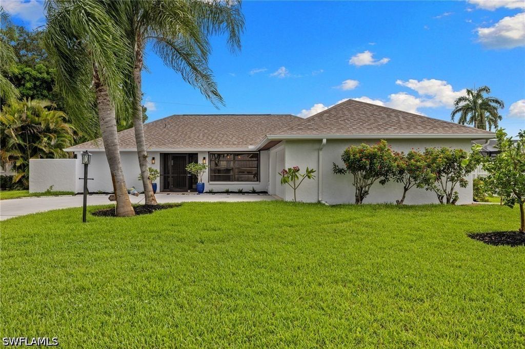 433 Golfview Dr, Naples