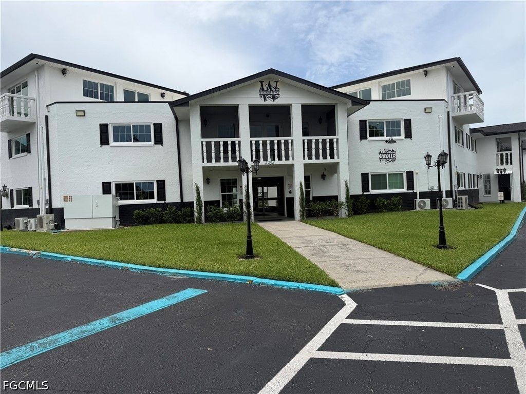 3704 Broadway 100, FORT MYERS