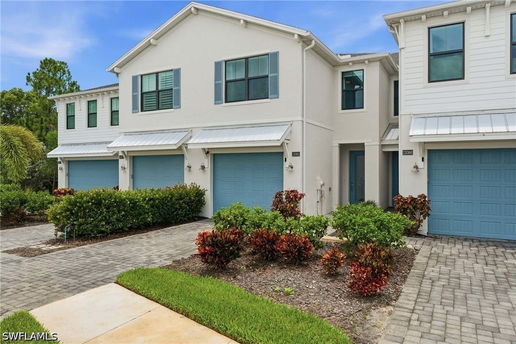 13081 Pembroke Dr, NAPLES