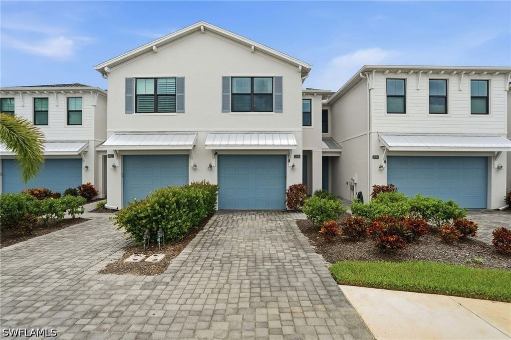 13081 Pembroke Dr, NAPLES