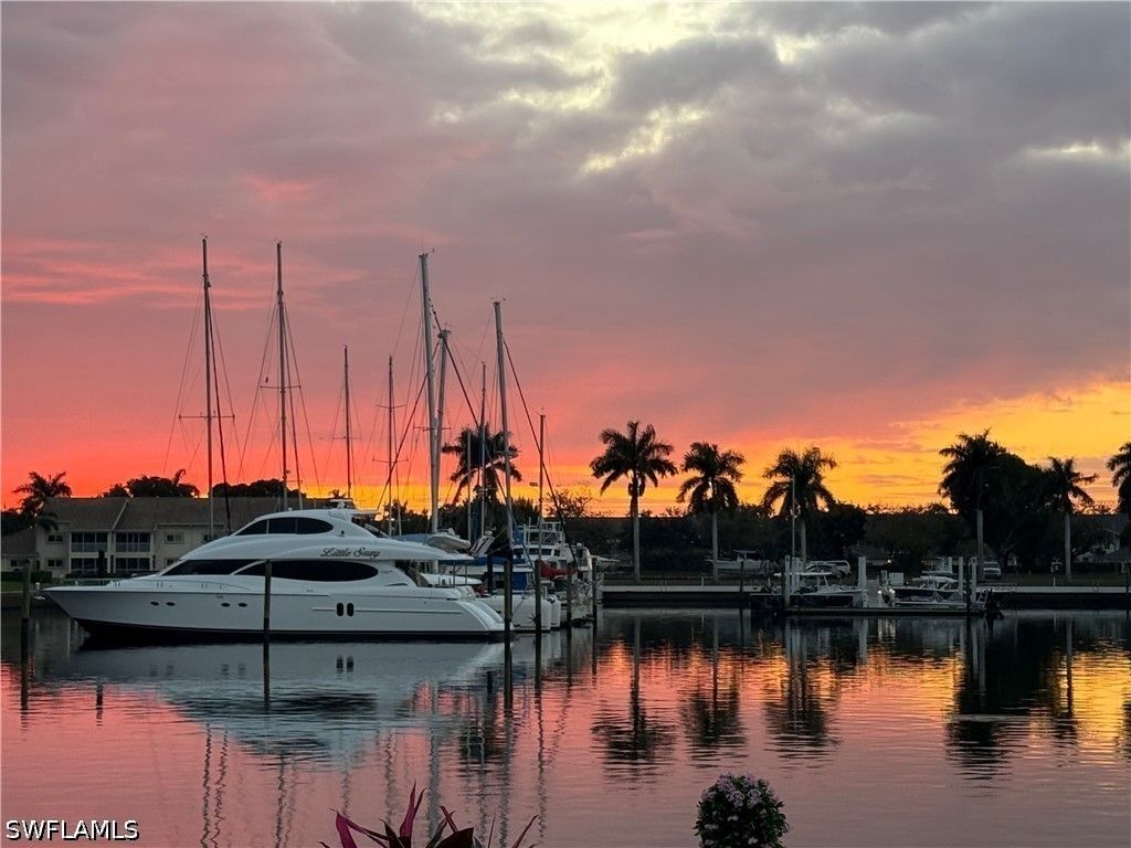 326 Stella Maris Dr S, Naples
