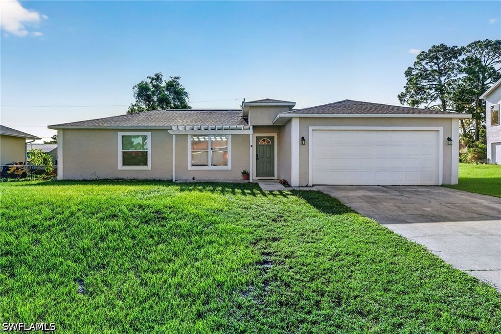 18335 Heather Rd, Fort Myers