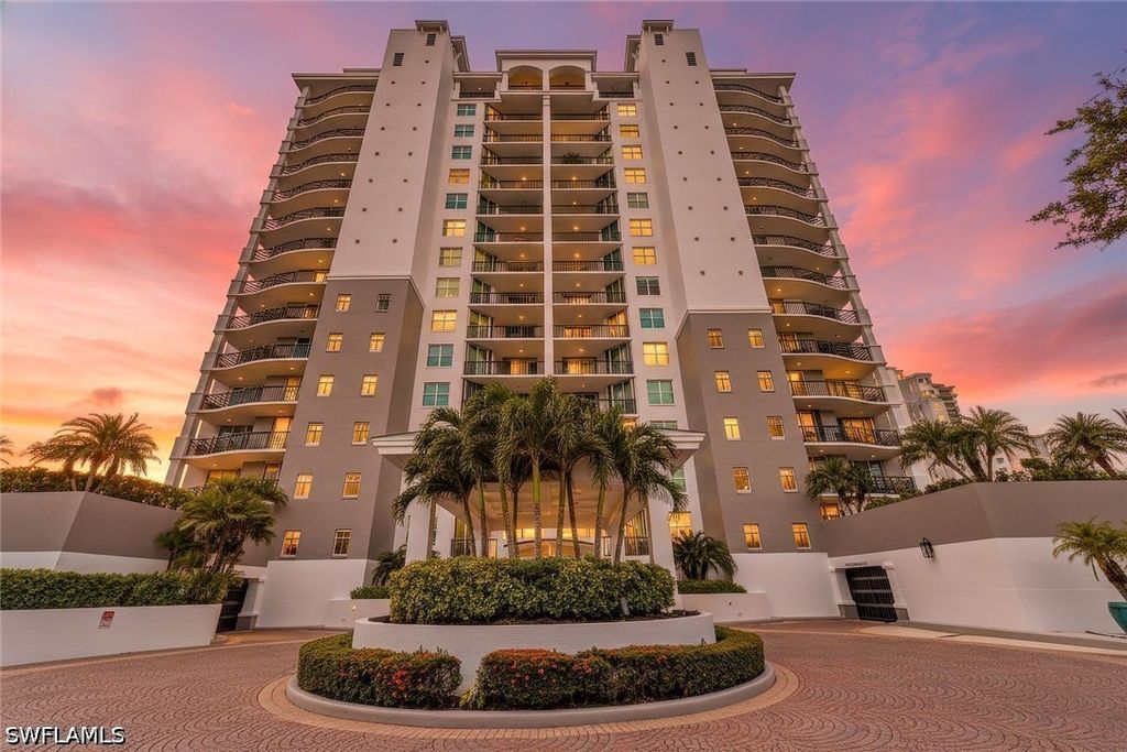 455 Cove Tower Dr 1701, NAPLES