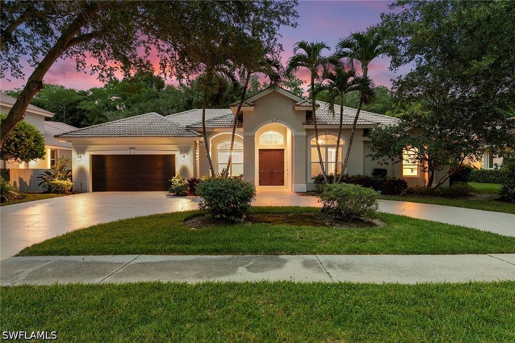 6821 Wellington Dr, Naples