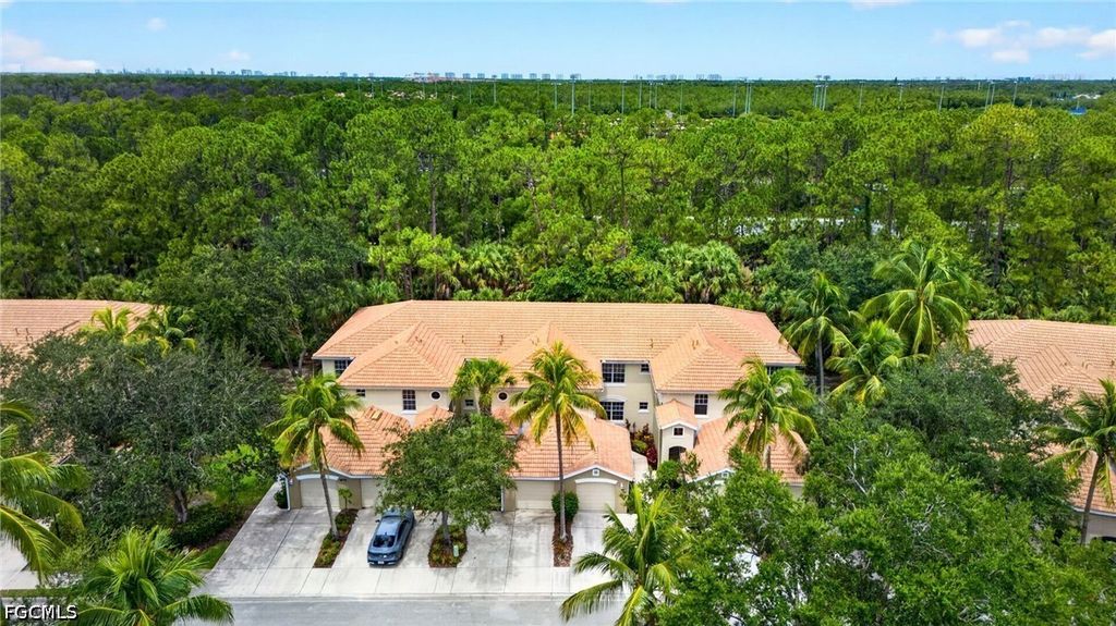 1672 Tarpon Bay Dr S 102, NAPLES