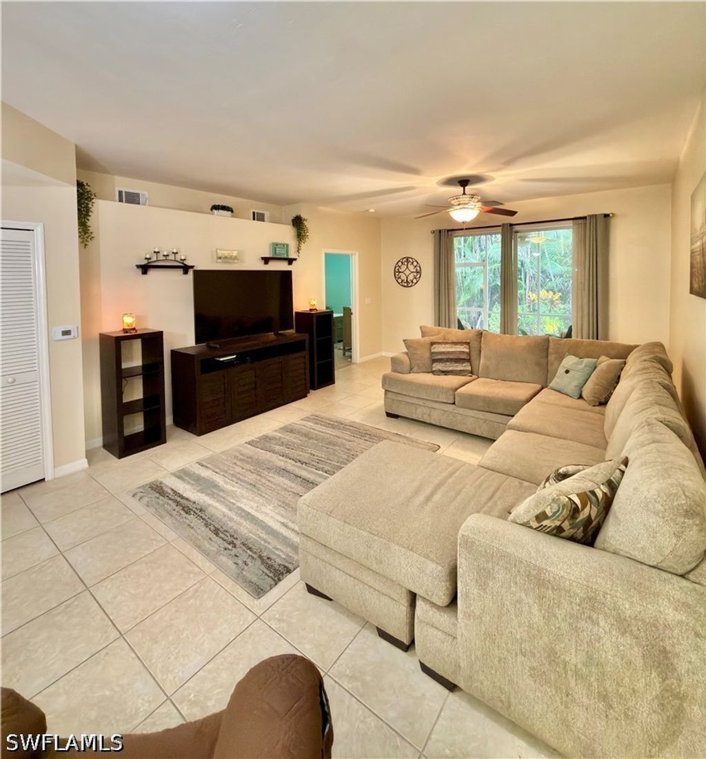 517 Robin Hood Cir 101, Naples