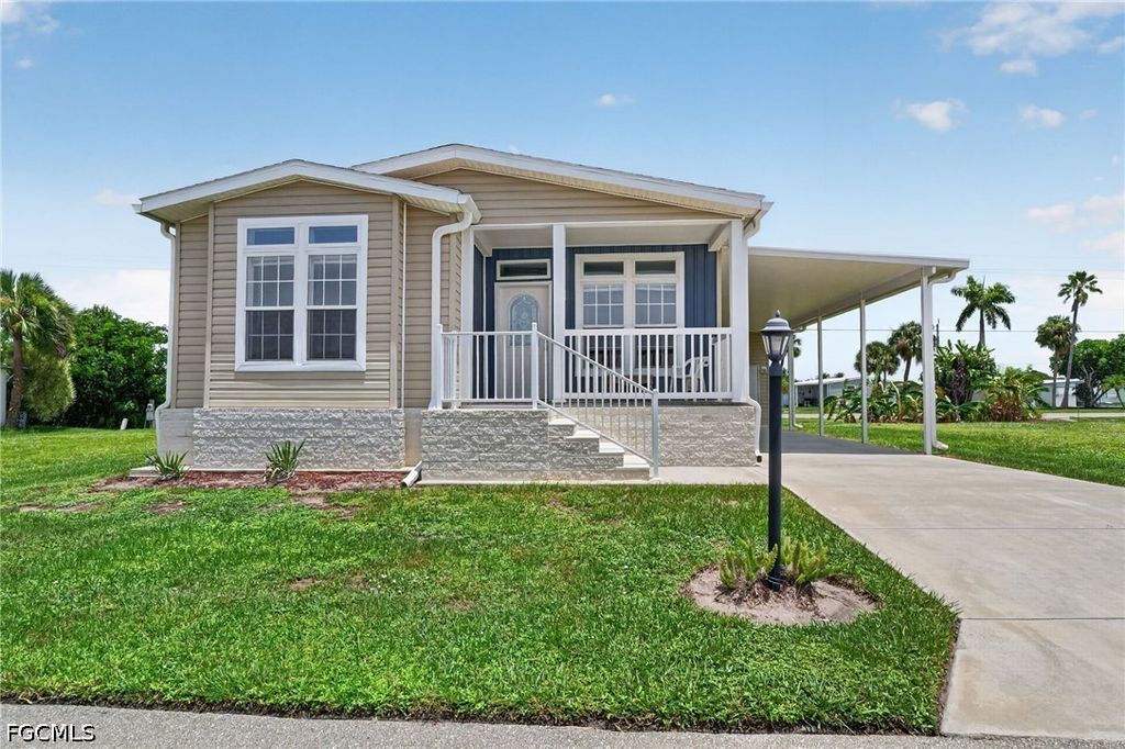 5671 Captain John Smith Loop, NORTH FORT MYERS