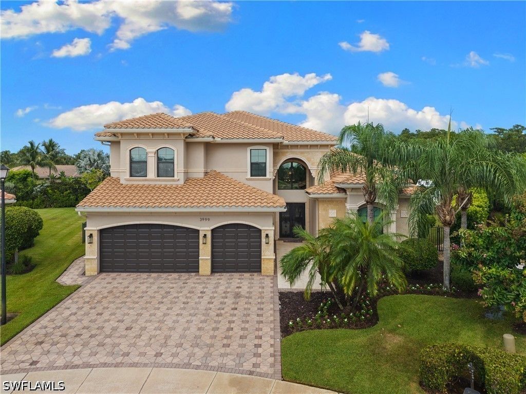 3999 Bering Ct, Naples