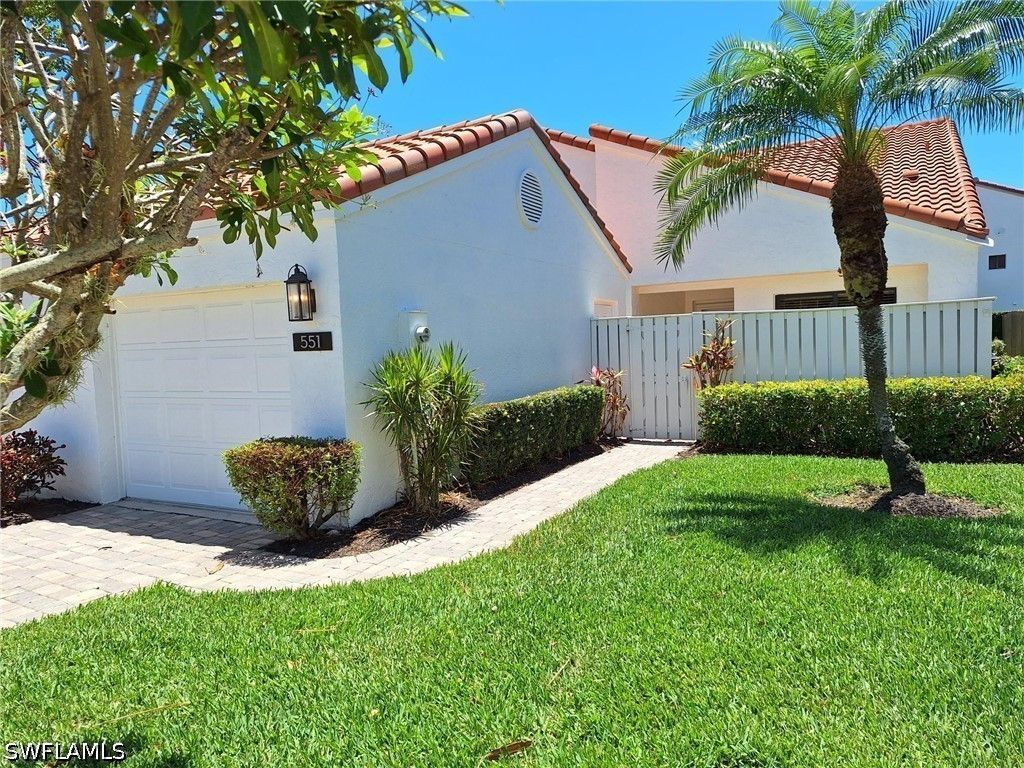 551 Beachwalk Cir, Naples