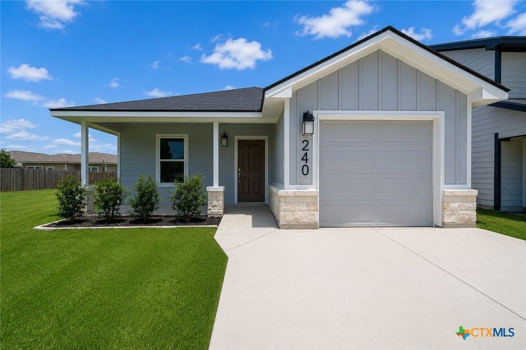 240 West Martindale, Seguin