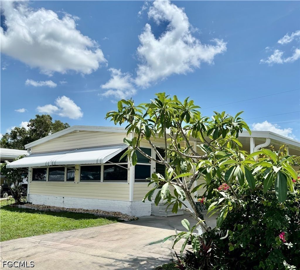 518 Pine Tree Ct, North Fort Myers