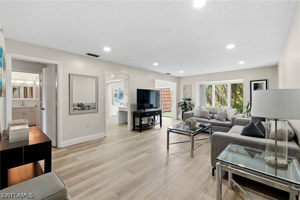 428 Meadowlark Ln 428-b, Naples