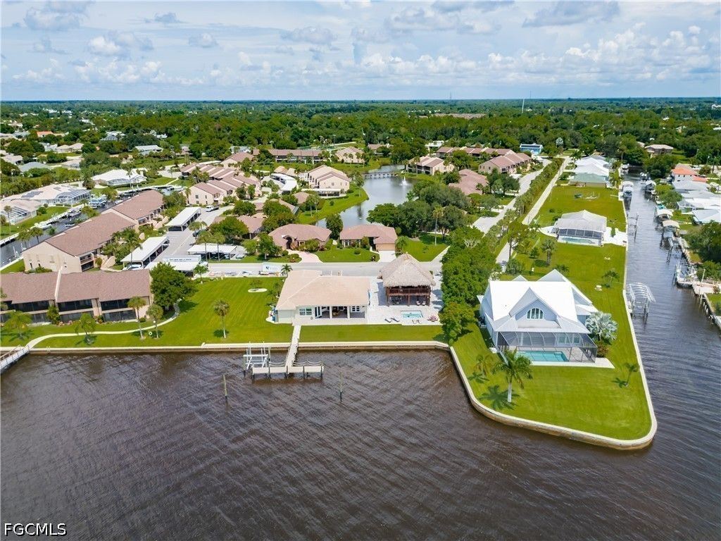 15475 Admiralty Cir, North Fort Myers