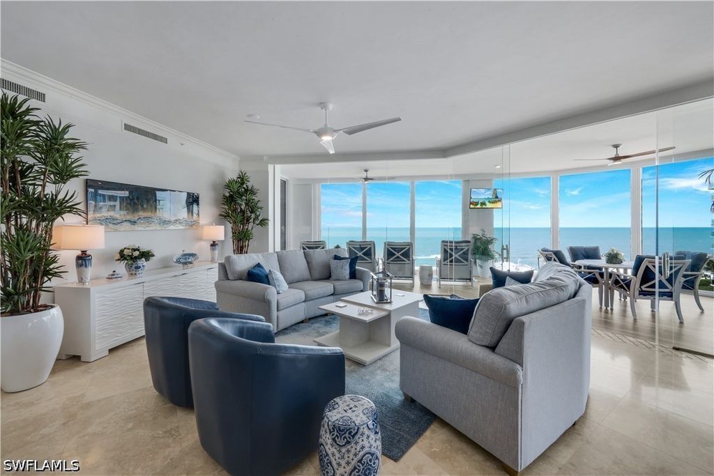 81 Seagate Dr 803, Naples