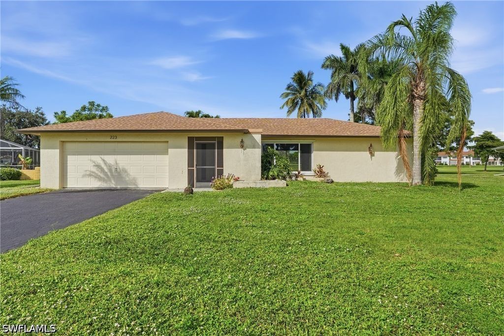 223 Pine Valley Cir, Naples