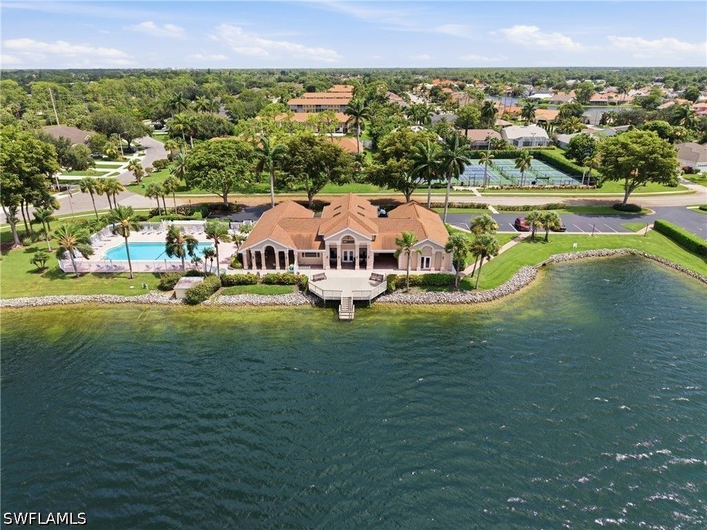 1768 Royal Cir 1402, Naples