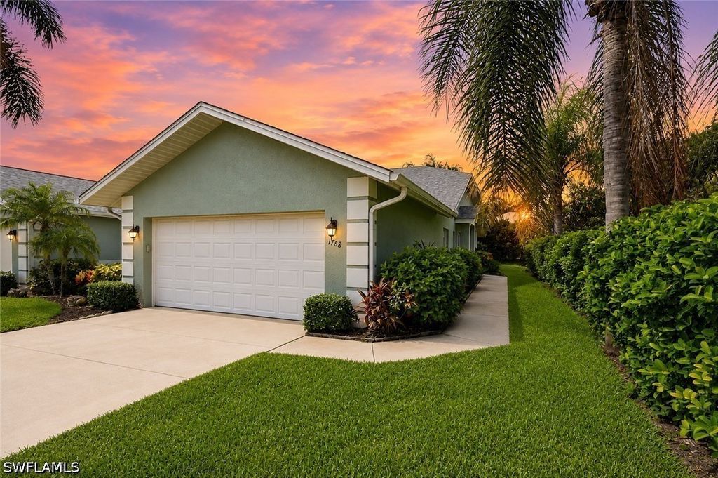 1768 Royal Cir 1402, NAPLES