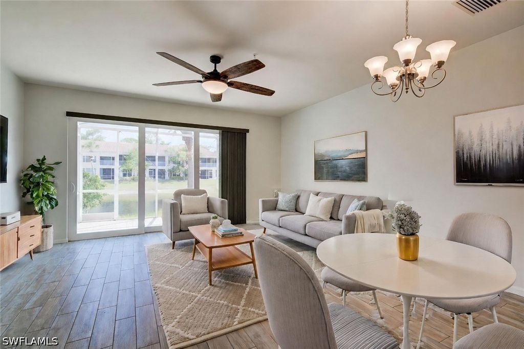 904 Hampton Cir, Naples