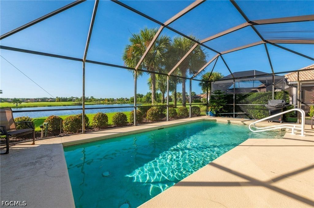10083 Oakhurst Way, Fort Myers