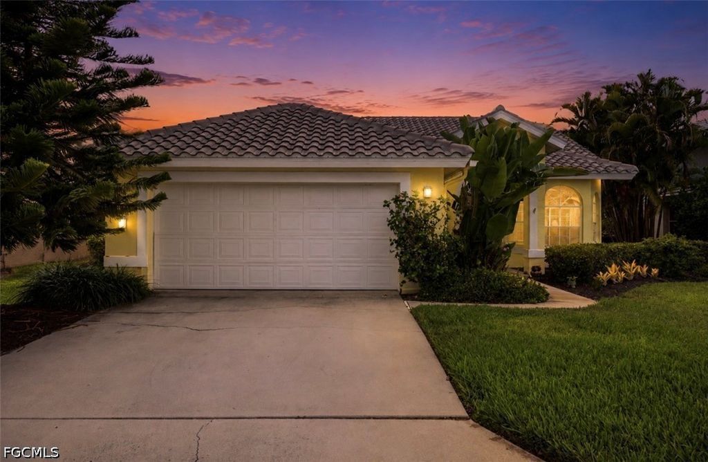 25060 Bay Cedar Dr, Bonita Springs