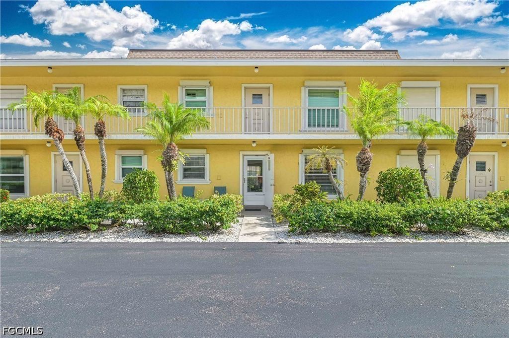351 Charlemagne Blvd 105a, NAPLES