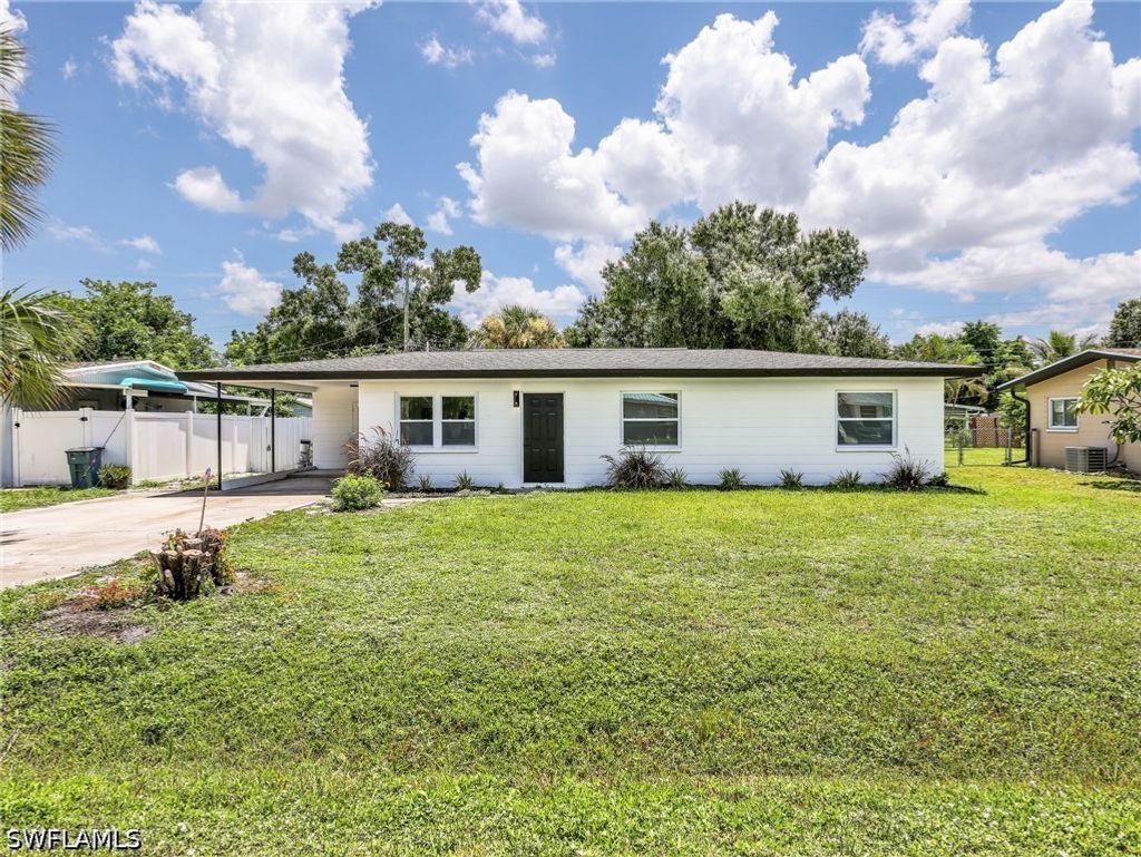1196 Pine Lake Dr, Cape Coral